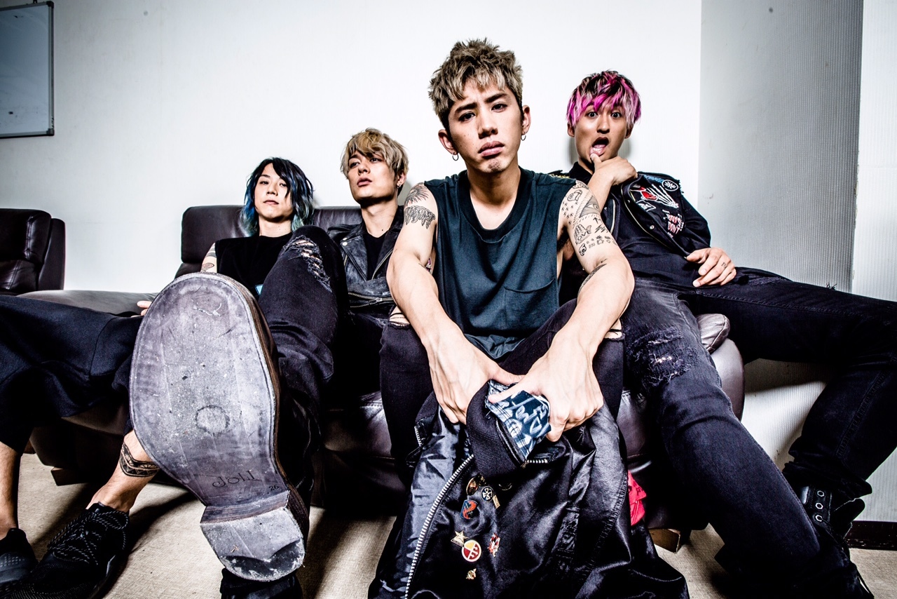 ONE OK ROCK TOMOYA実着用 ヨーロッパ公演 ジャージ｜ミュージシャン